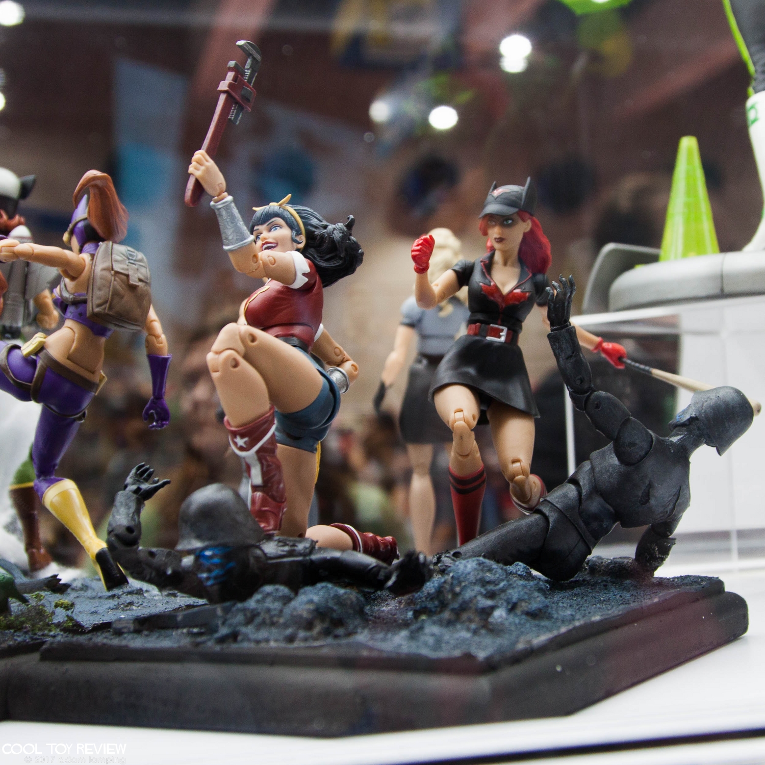 san-diego-comic-con-2017-dc-collectibles-061.jpg