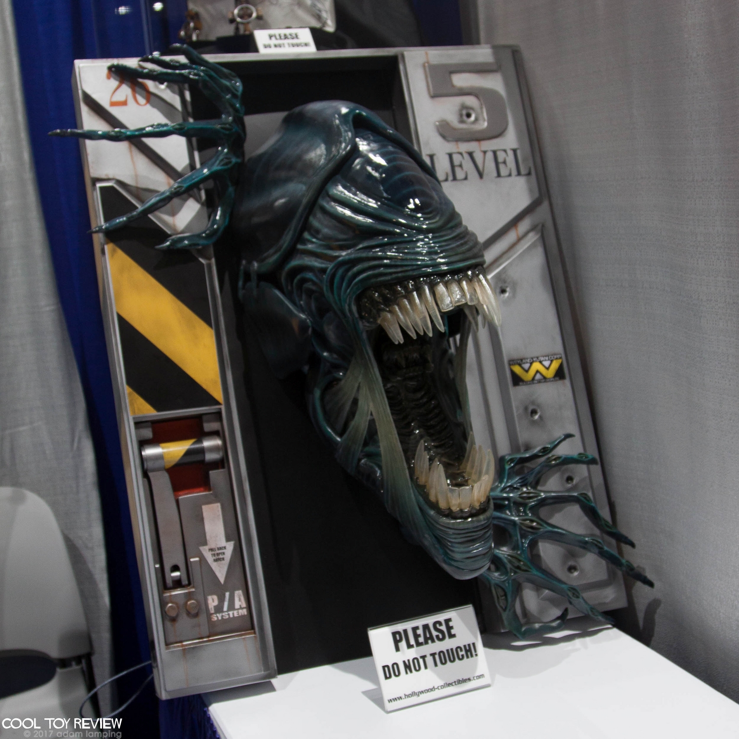 san-diego-comic-con-2017-hollywood-collectibles-group-011.jpg