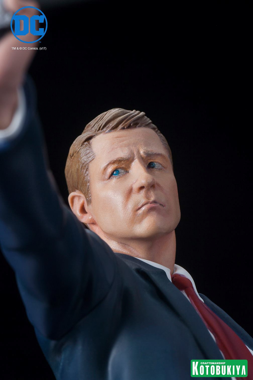 Kotobukiya-Gotham-James-Jim-Gordon-ARTFX-plus-013.jpg