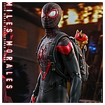 Hot Toys - SMMM - Miles Morales collectible figure_PR10.jpg