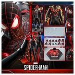 Hot Toys - SMMM - Miles Morales collectible figure_PR28.jpg