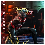Hot Toys - SMMM - Miles Morales collectible figure_PR4.jpg
