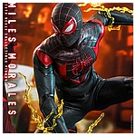 Hot Toys - SMMM - Miles Morales collectible figure_PR6.jpg