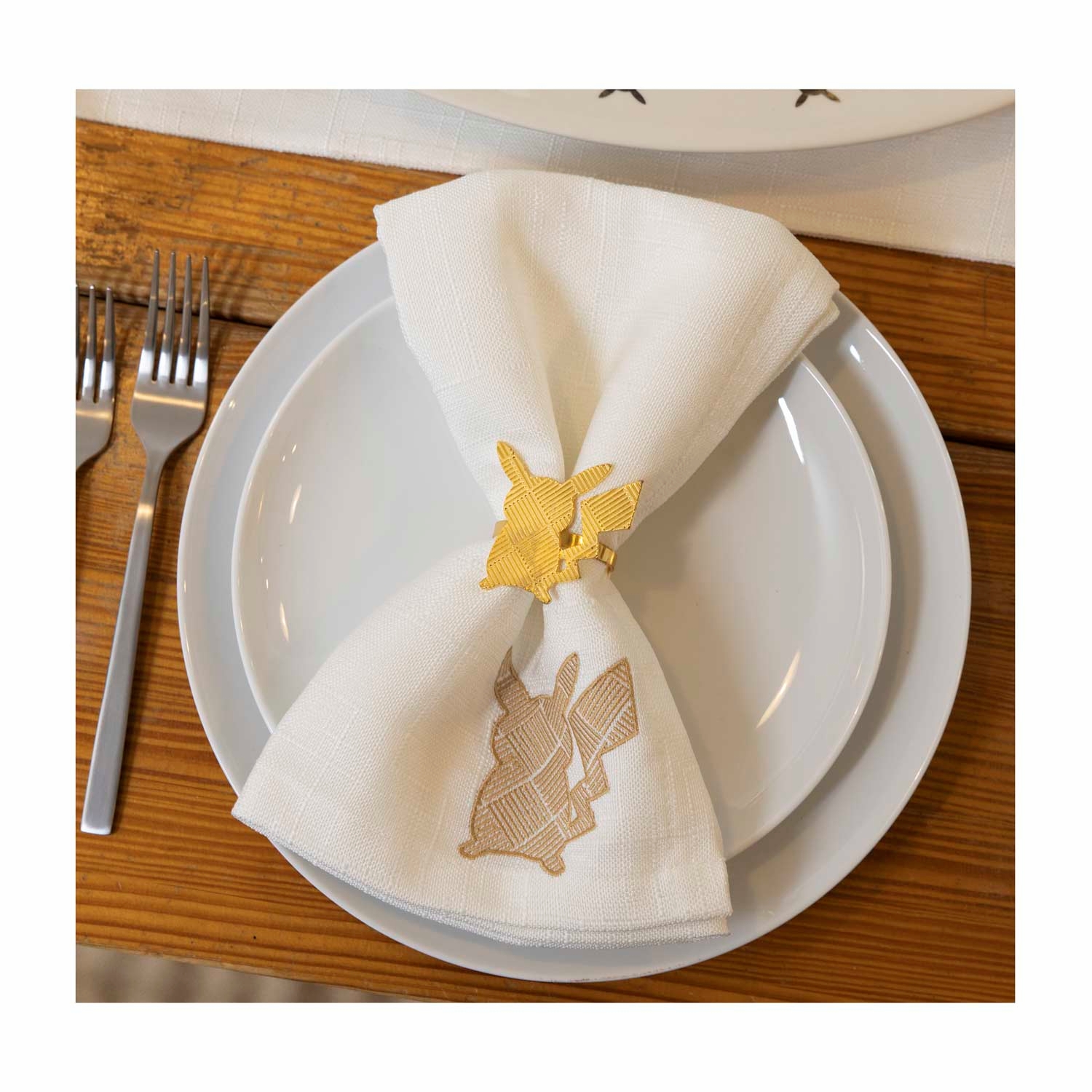 Pokemon_Winter_Wonders_Napkins_Napkin_Rings_Lifestyle_Image.jpg