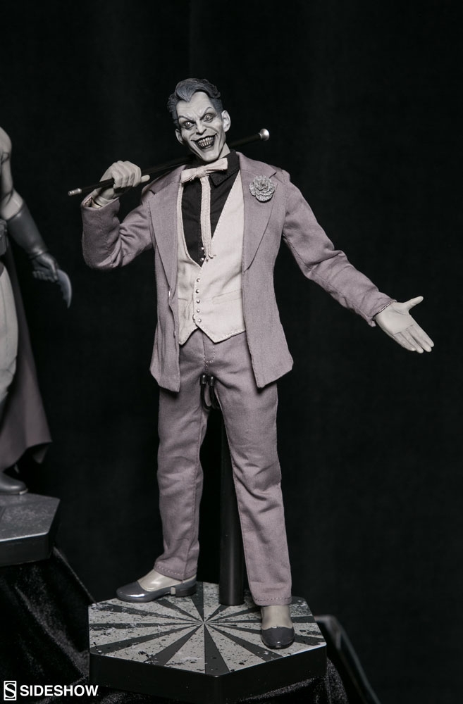 Sideshow-DC-Comics-Collectibles-2-1.jpg