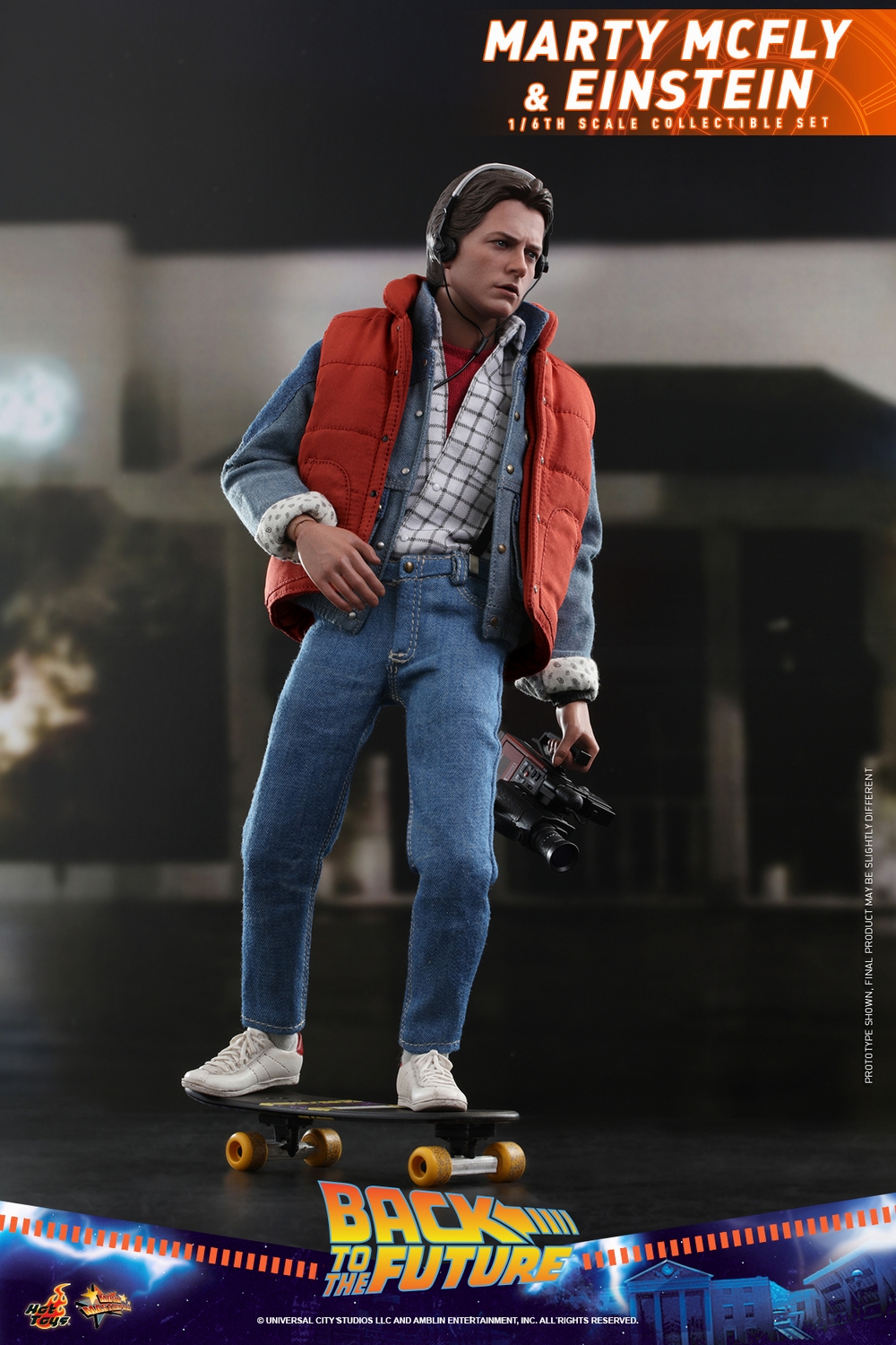 Hot Toys - BTTFI - Marty McFly and Einstein collectible set_PR4.jpg