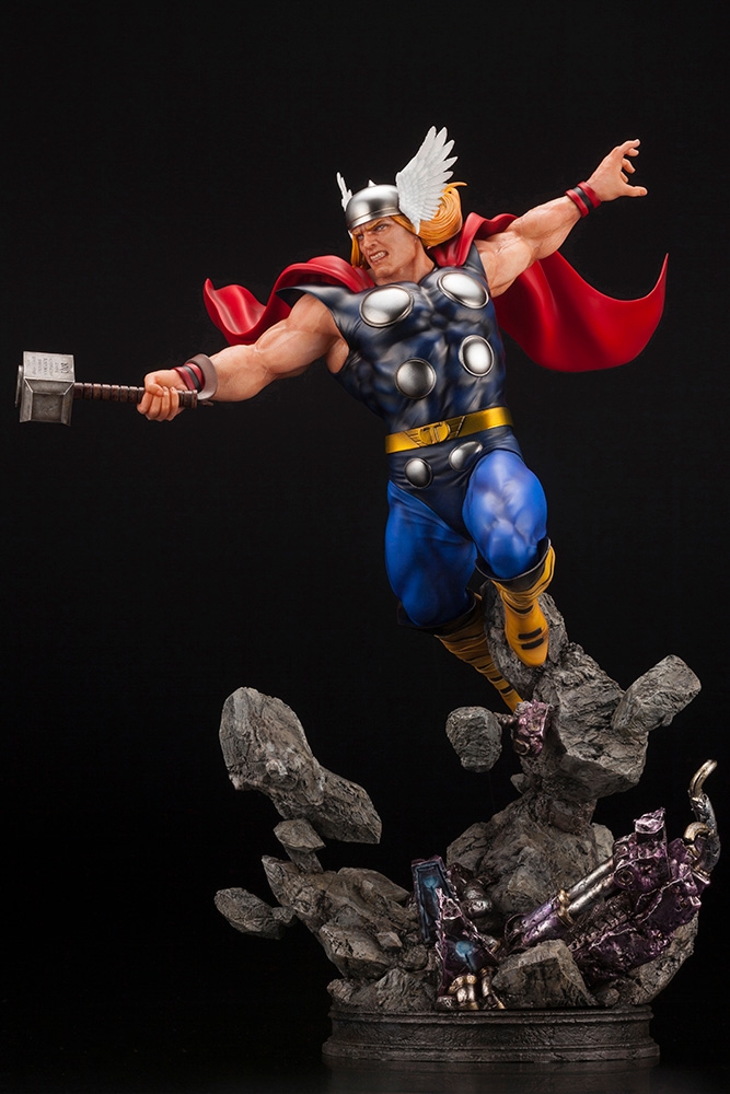 MK349_thorclassic_fineartstatue_02.jpg