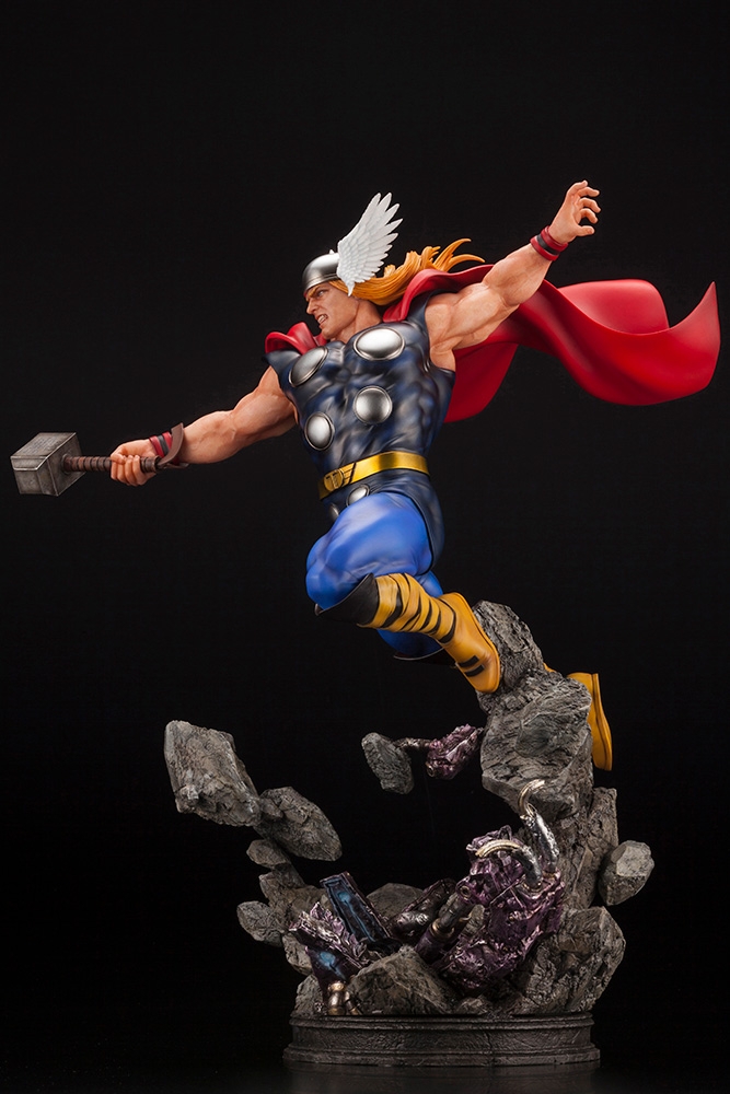 MK349_thorclassic_fineartstatue_03.jpg