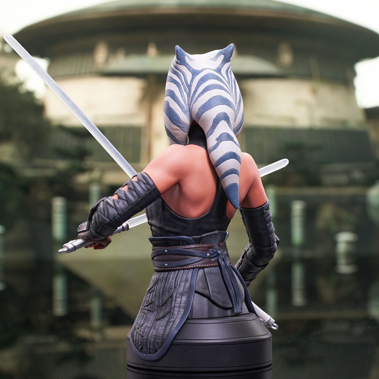 Mando_Ahsoka_Bust_04__04129.1631134430.jpg
