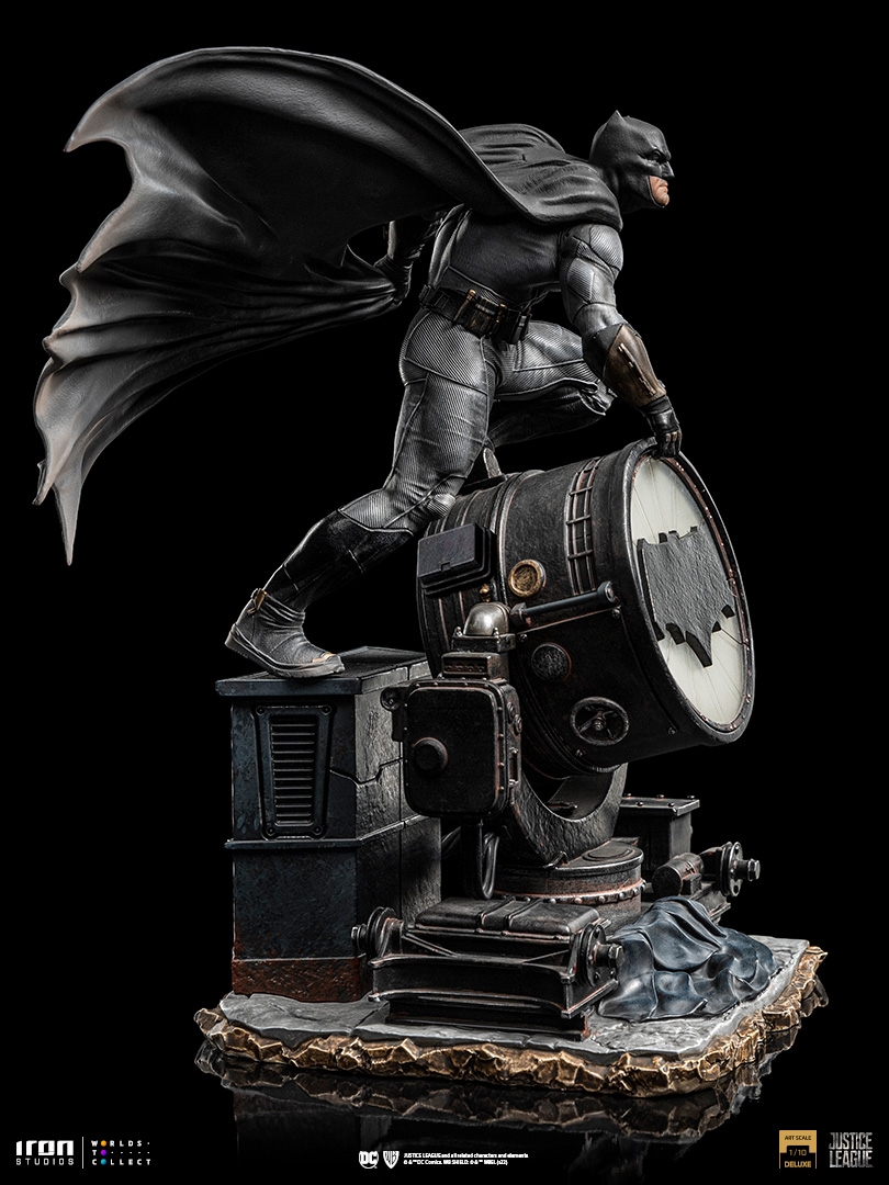 ZSJL-Batman-on-Batsignal-DLX-Art-Scale-1-10-03-low.jpg