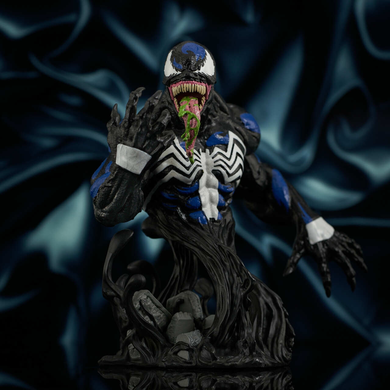 Marvel_VenomBlue_Bust_01.jpg