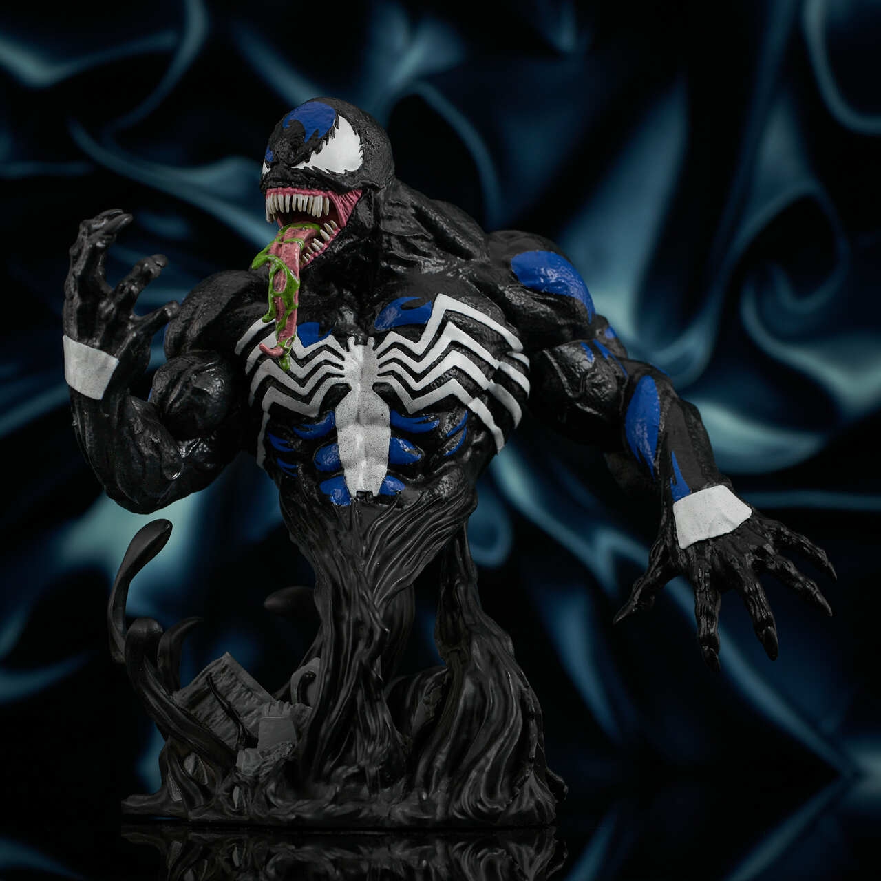 Marvel_VenomBlue_Bust_02.jpg