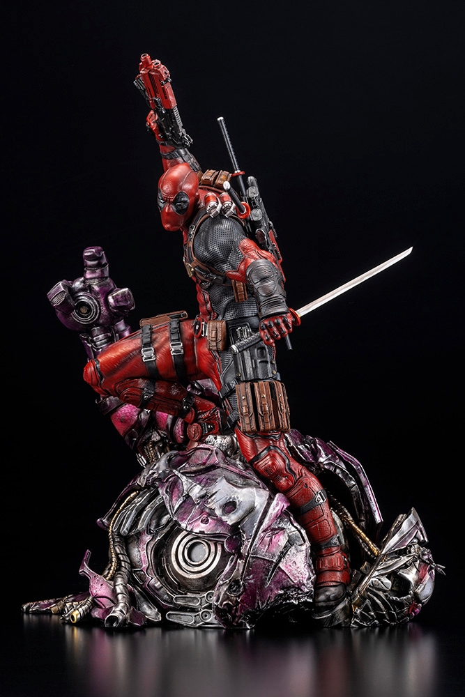 MK362_DEADPOOL_FASSS_03.jpg