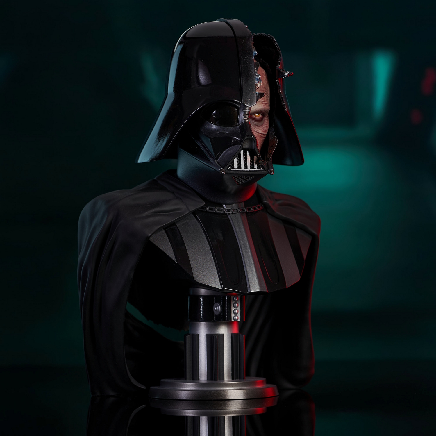 SW_BrokenHelmetVader_L3D_02.jpg