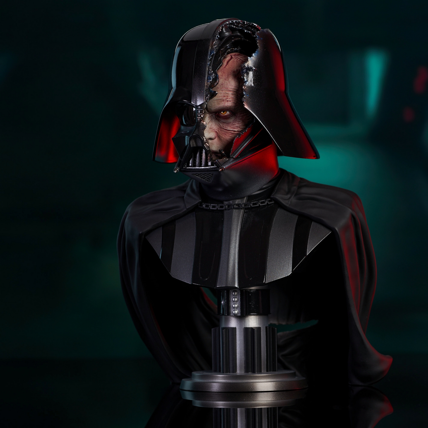 SW_BrokenHelmetVader_L3D_03.jpg