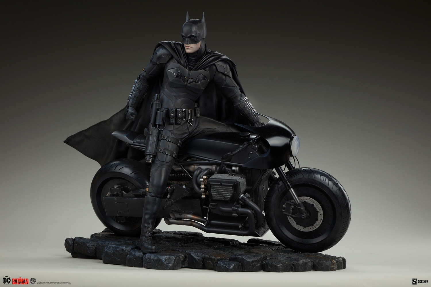 the-batman-premium-format-figure_dc-comics_gallery_63fe583344256.jpg