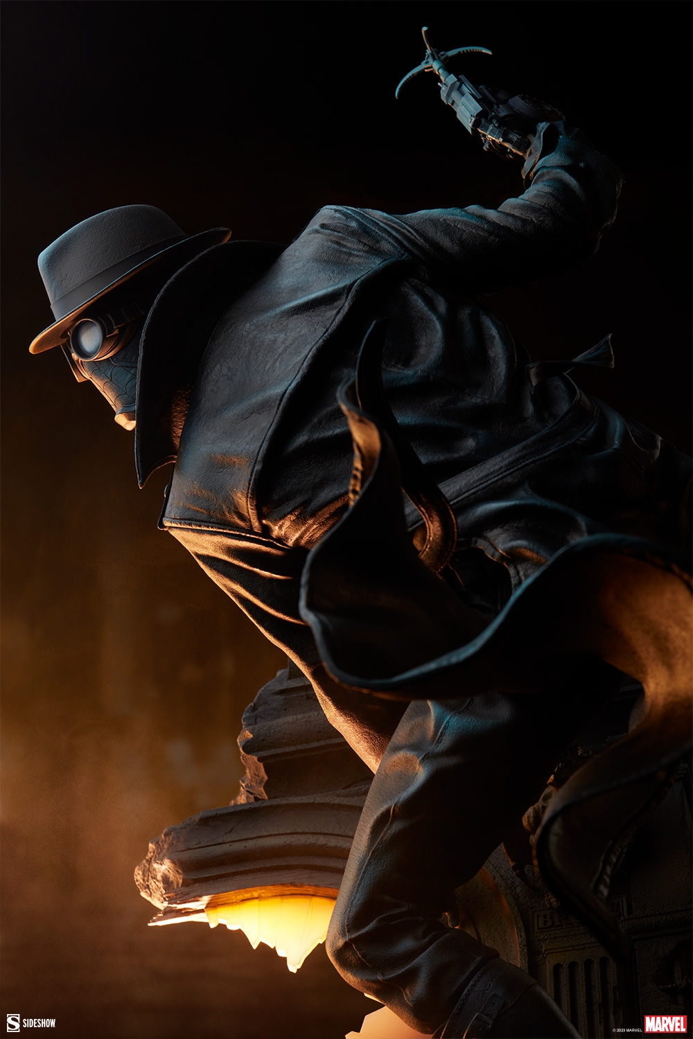 spider-man-noir-premium-format-figure_marvel_gallery_64382f95480a2.jpg