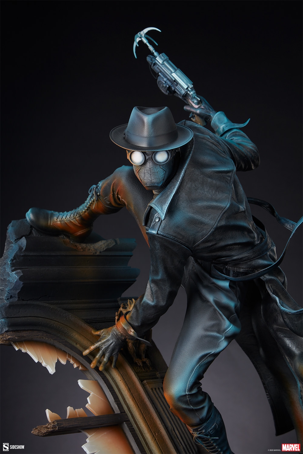 spider-man-noir-premium-format-figure_marvel_gallery_64382fbd03af0.jpg