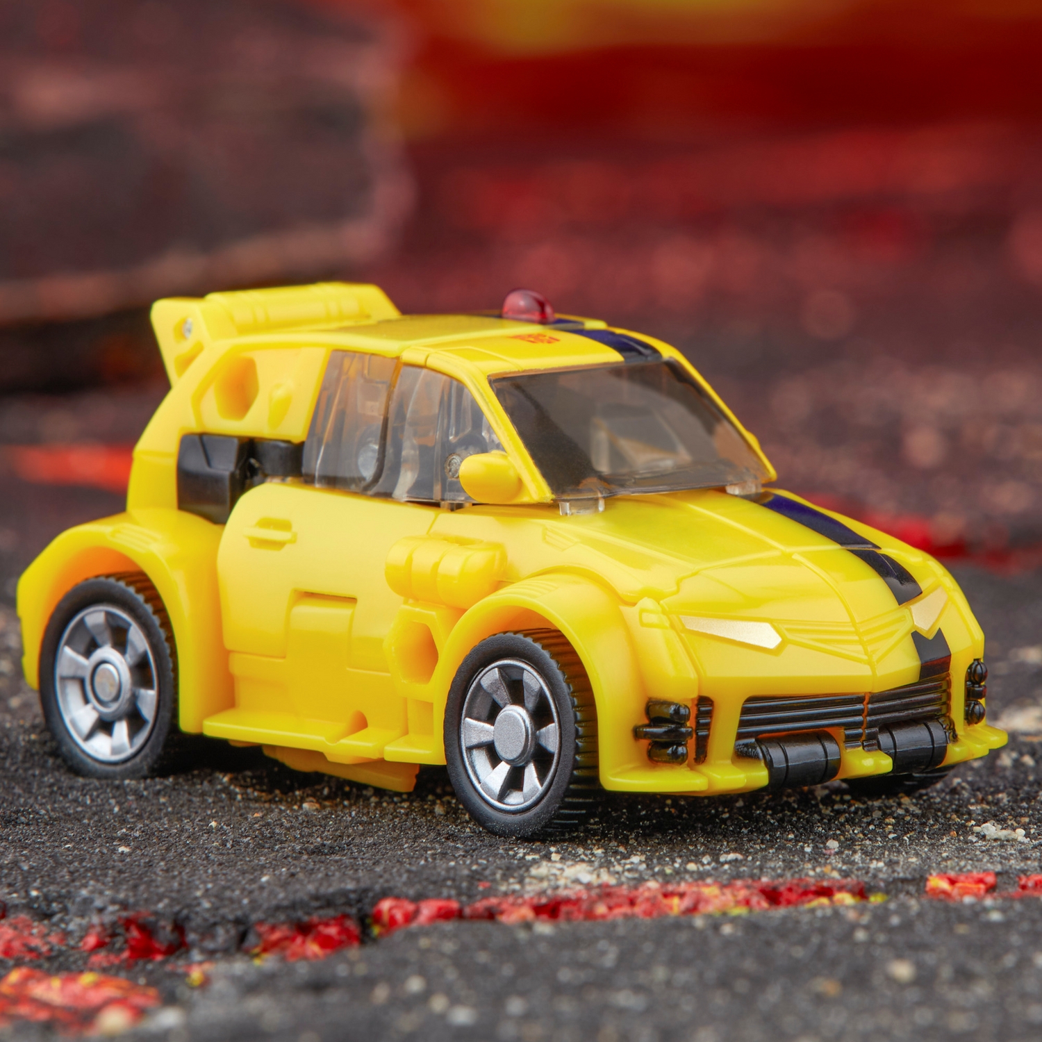 TF Legacy United Deluxe Class Animated Universe Bumblebee 11.jpg