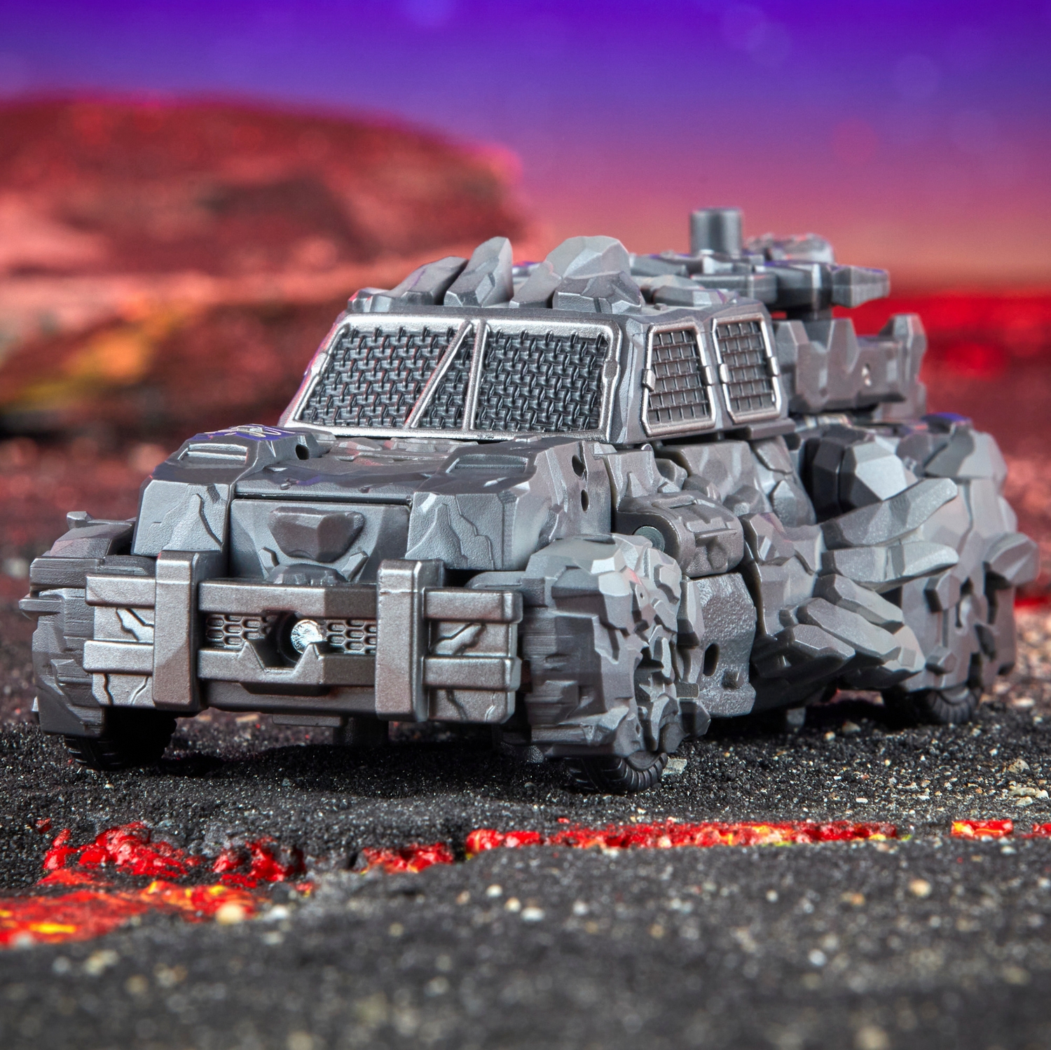 TF Legacy United Deluxe Class Infernac Universe Magneous 10.jpg