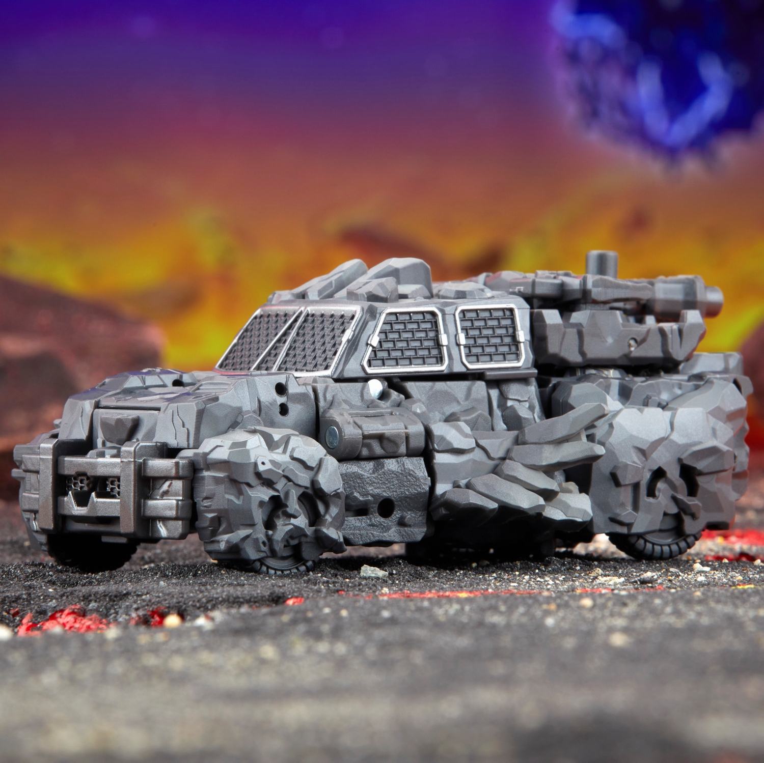 TF Legacy United Deluxe Class Infernac Universe Magneous 11.jpg