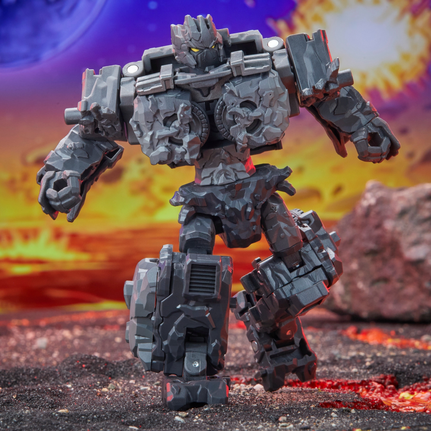 TF Legacy United Deluxe Class Infernac Universe Magneous 3.jpg