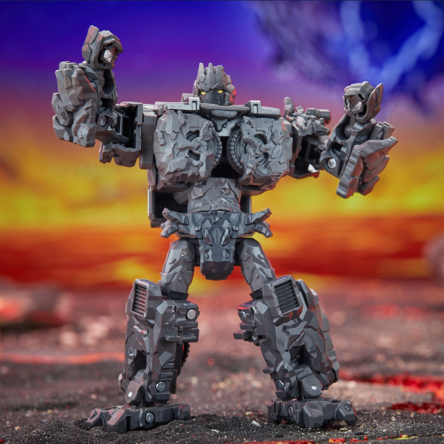 TF Legacy United Deluxe Class Infernac Universe Magneous 5.jpg