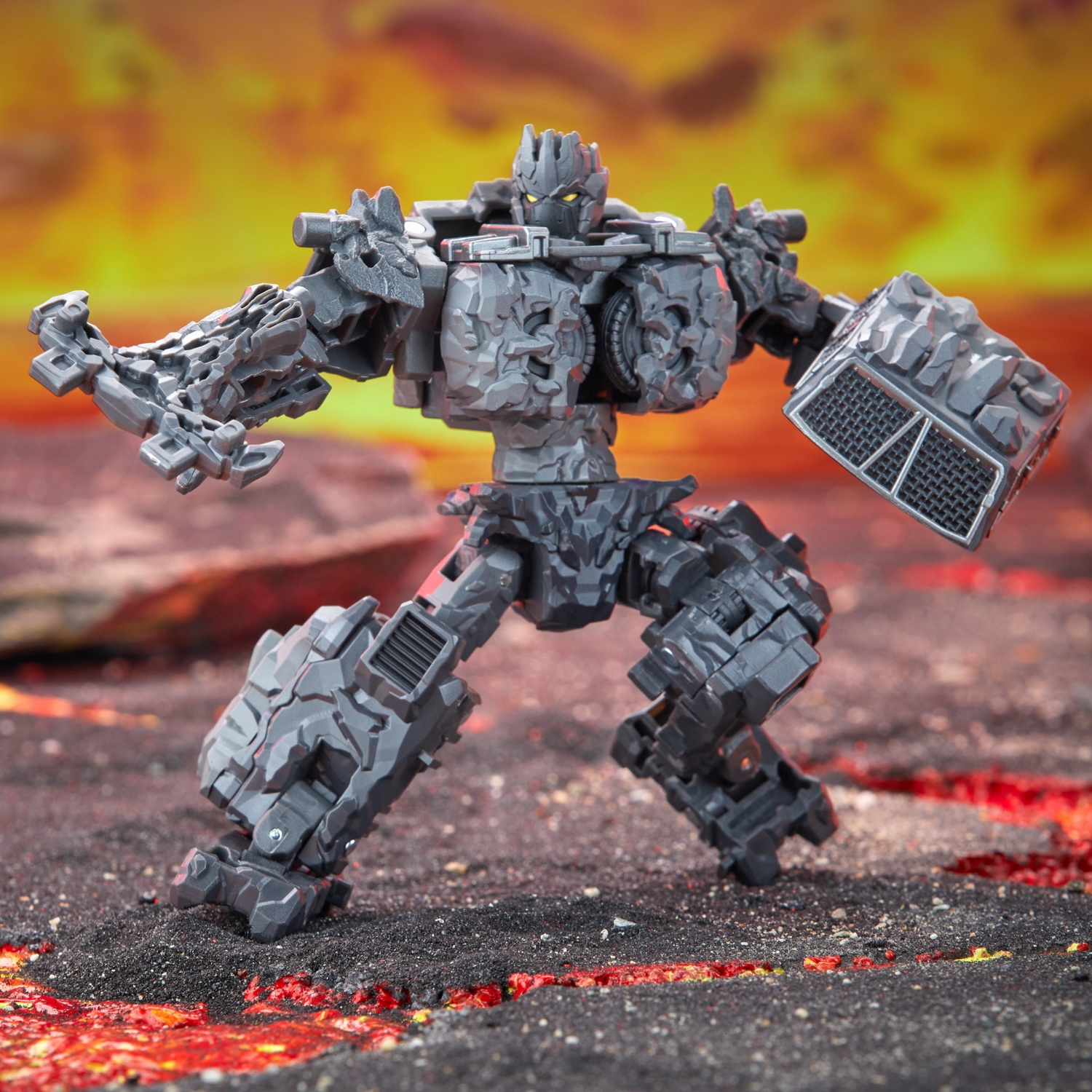 TF Legacy United Deluxe Class Infernac Universe Magneous 7.jpg