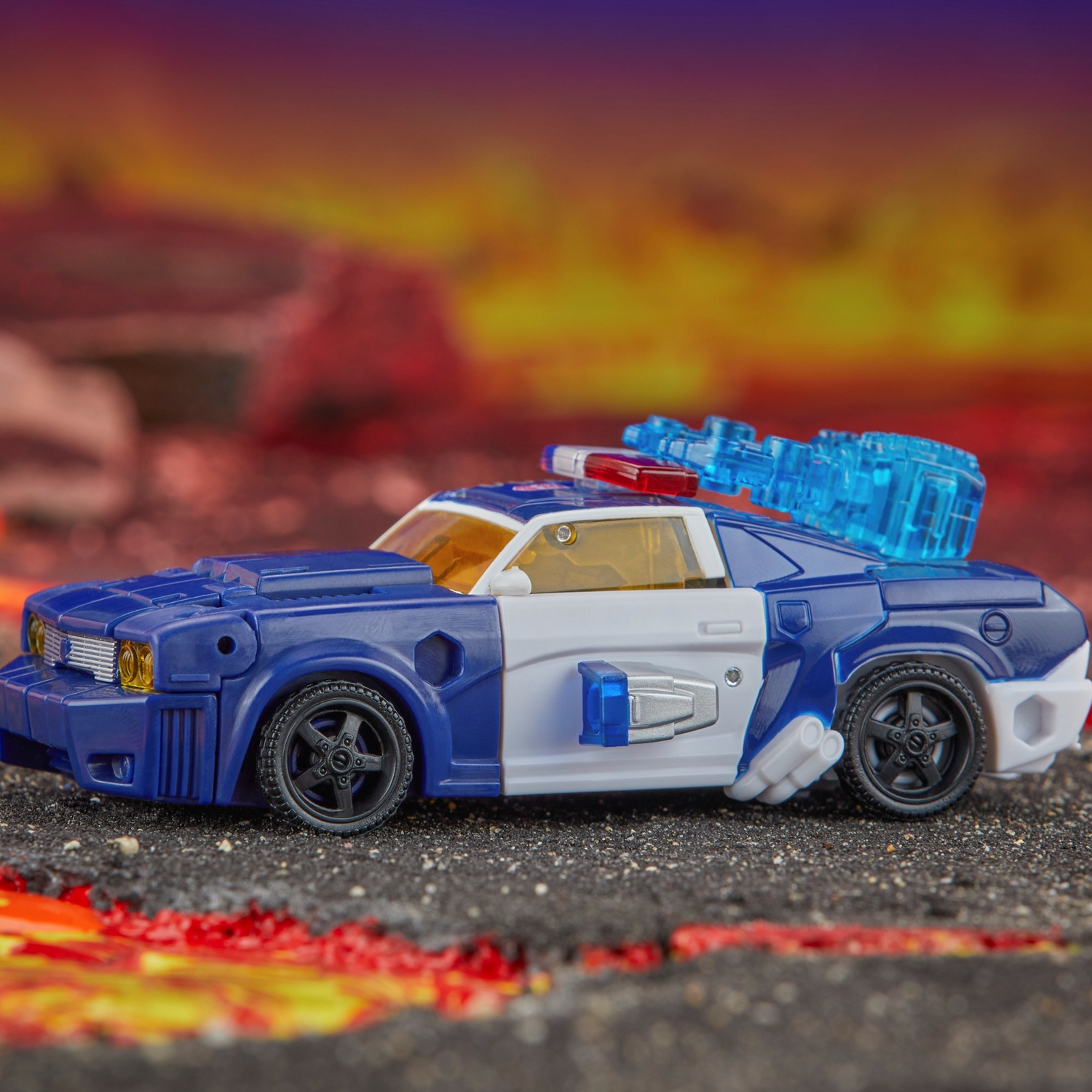 TF Legacy United Deluxe Class Rescue Bots Universe Autobot Chase 11.jpg