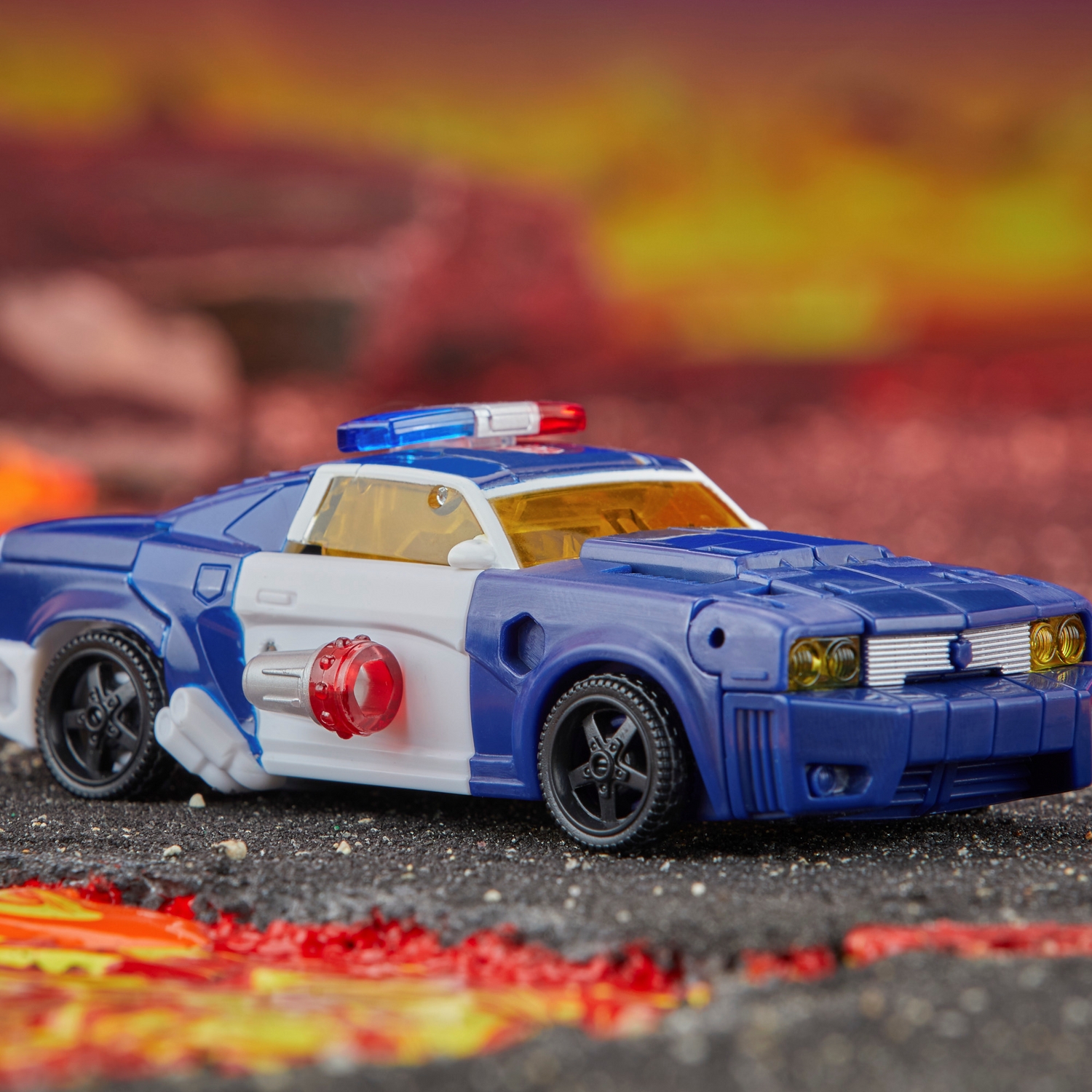 TF Legacy United Deluxe Class Rescue Bots Universe Autobot Chase 9.jpg