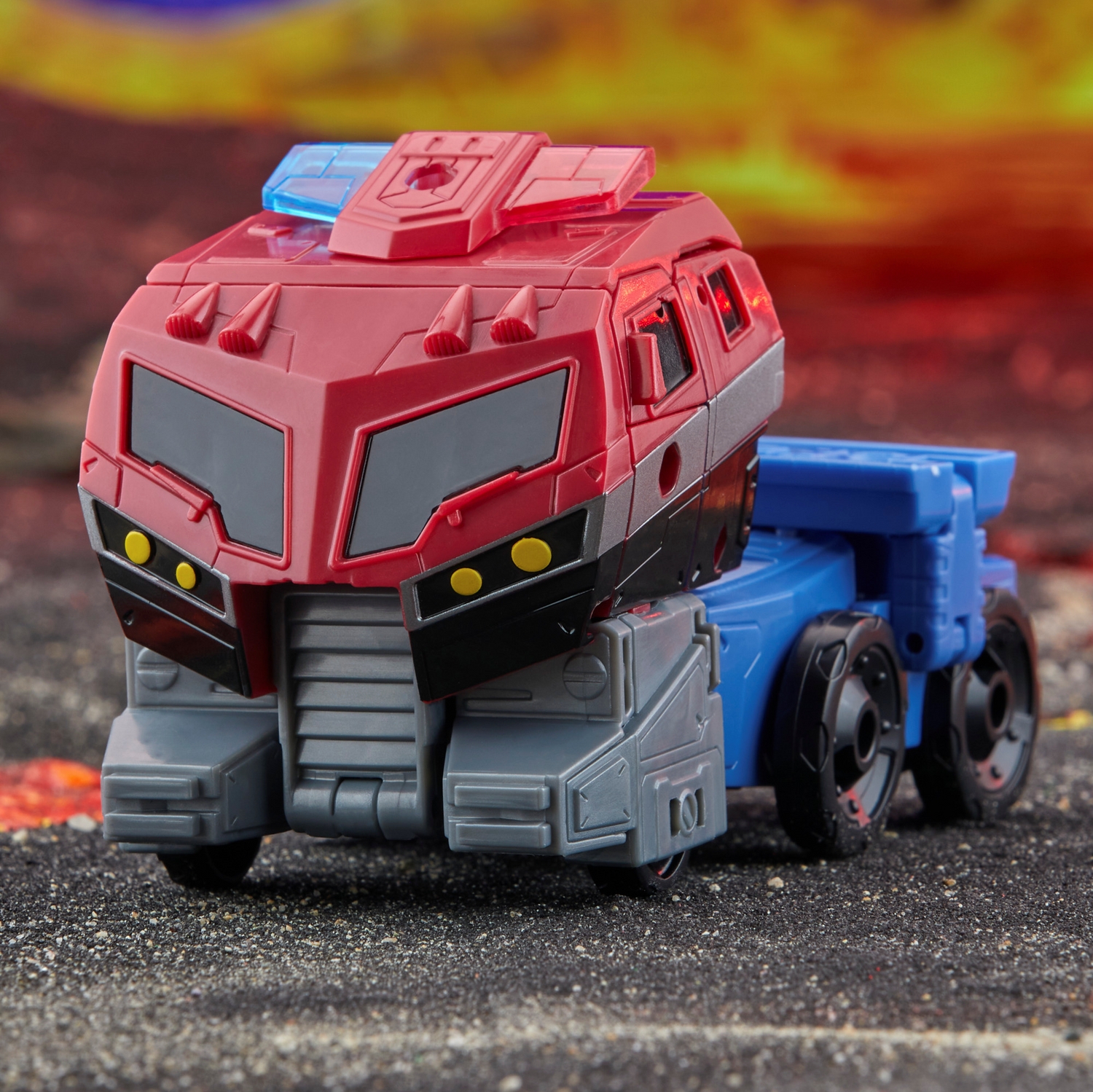 TF Legacy United Voyager Class Animated Universe Optimus Prime 10.jpg