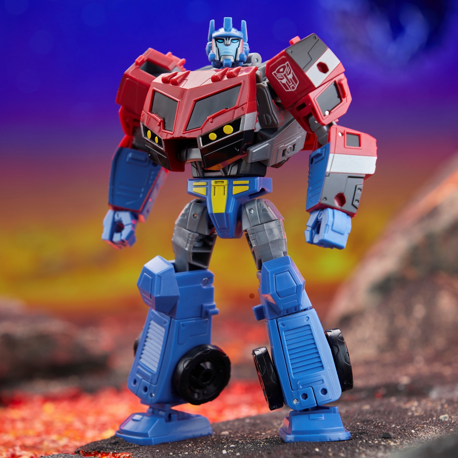 TF Legacy United Voyager Class Animated Universe Optimus Prime 4.jpg