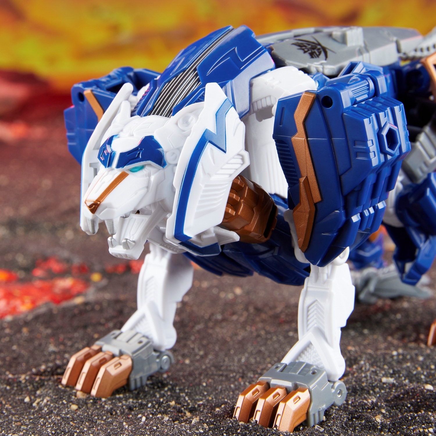 TF Legacy United Voyager Class Prime Universe Thundertron 13.jpg