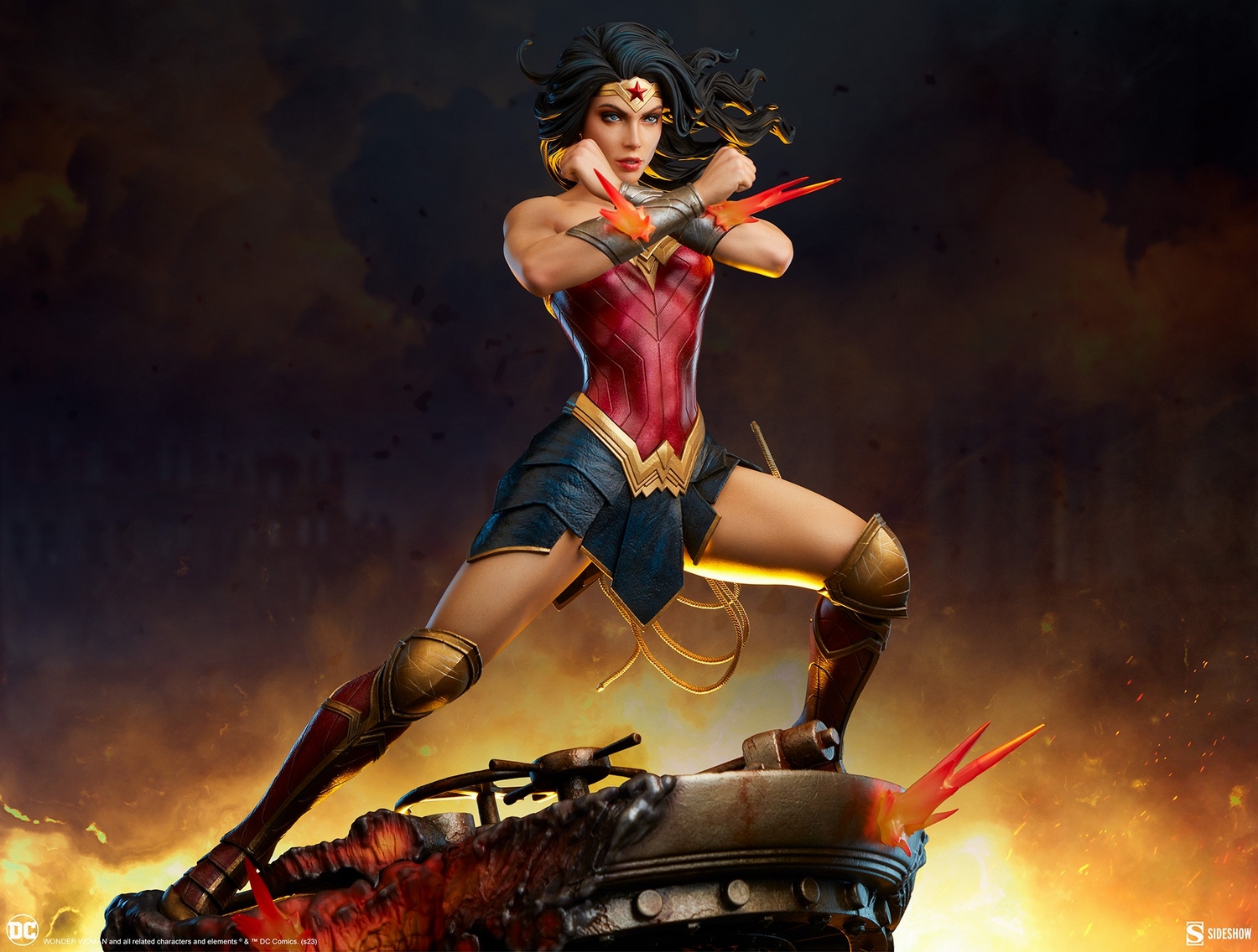 wonder-woman-saving-the-day-premium-format-figure_dc-comics_gallery_648bb2e72126d.jpg