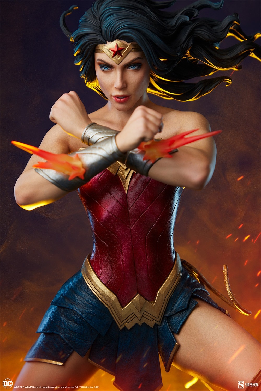 wonder-woman-saving-the-day-premium-format-figure_dc-comics_gallery_648bb2e8ef265.jpg