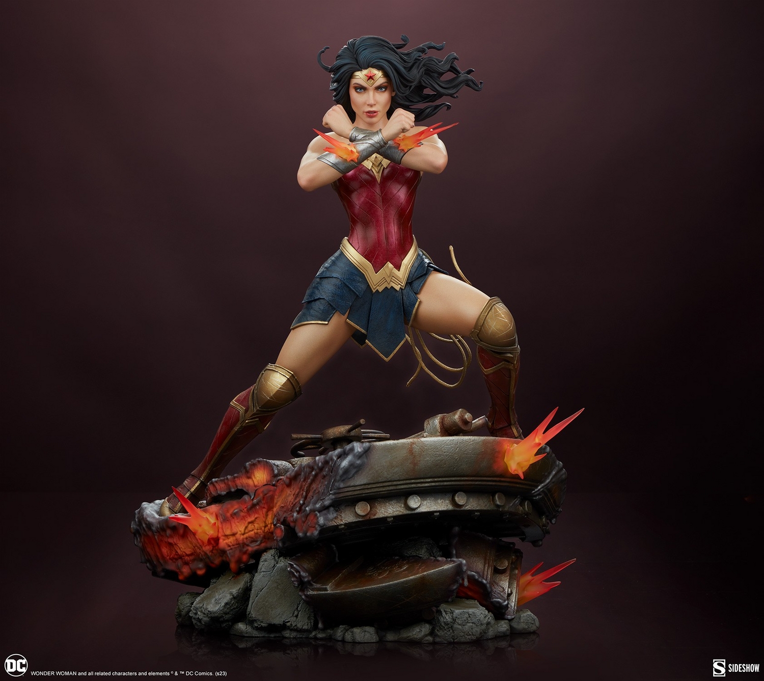 wonder-woman-saving-the-day-premium-format-figure_dc-comics_gallery_648bb2e9ea597.jpg