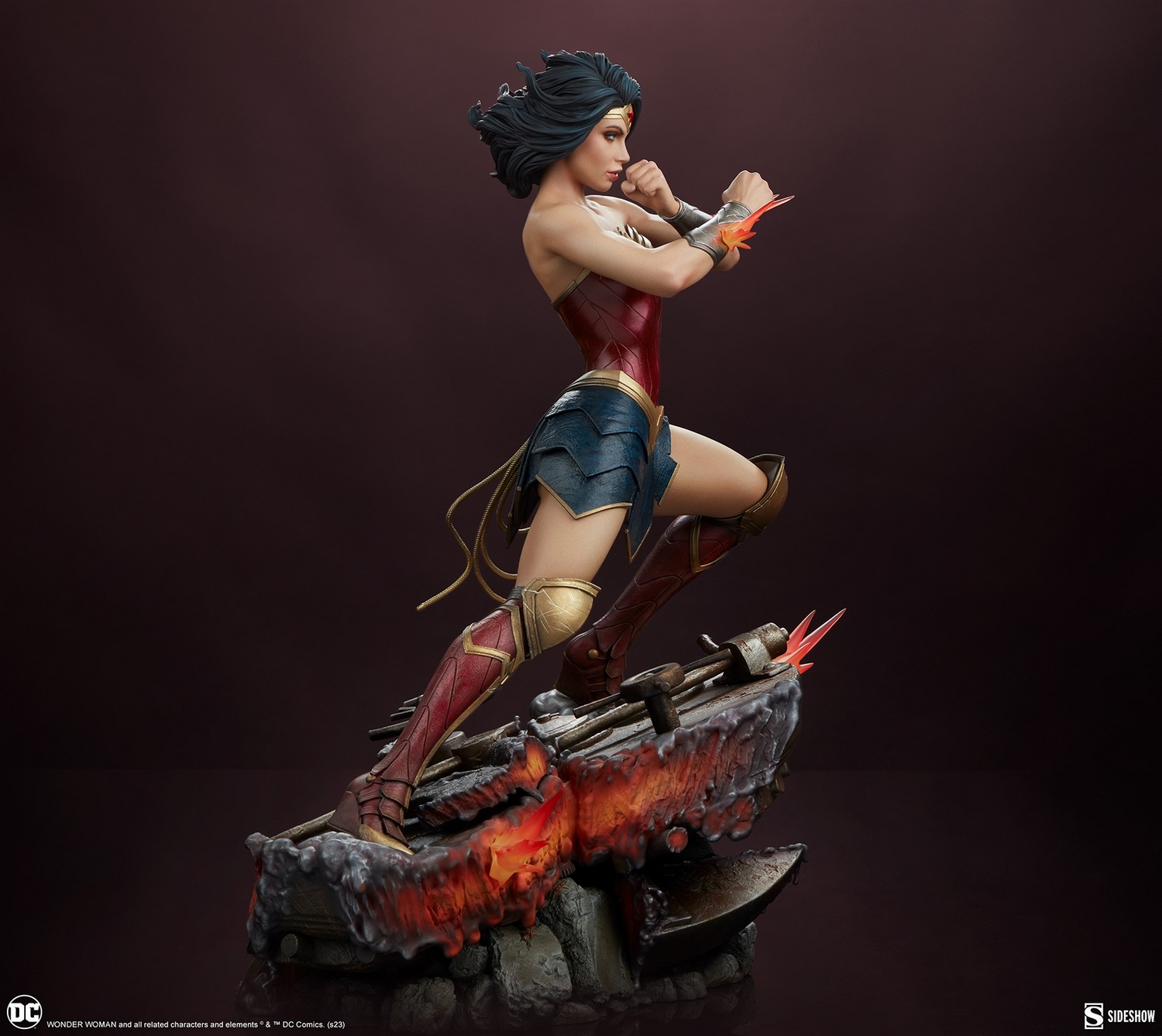 wonder-woman-saving-the-day-premium-format-figure_dc-comics_gallery_648bb2ea75367.jpg