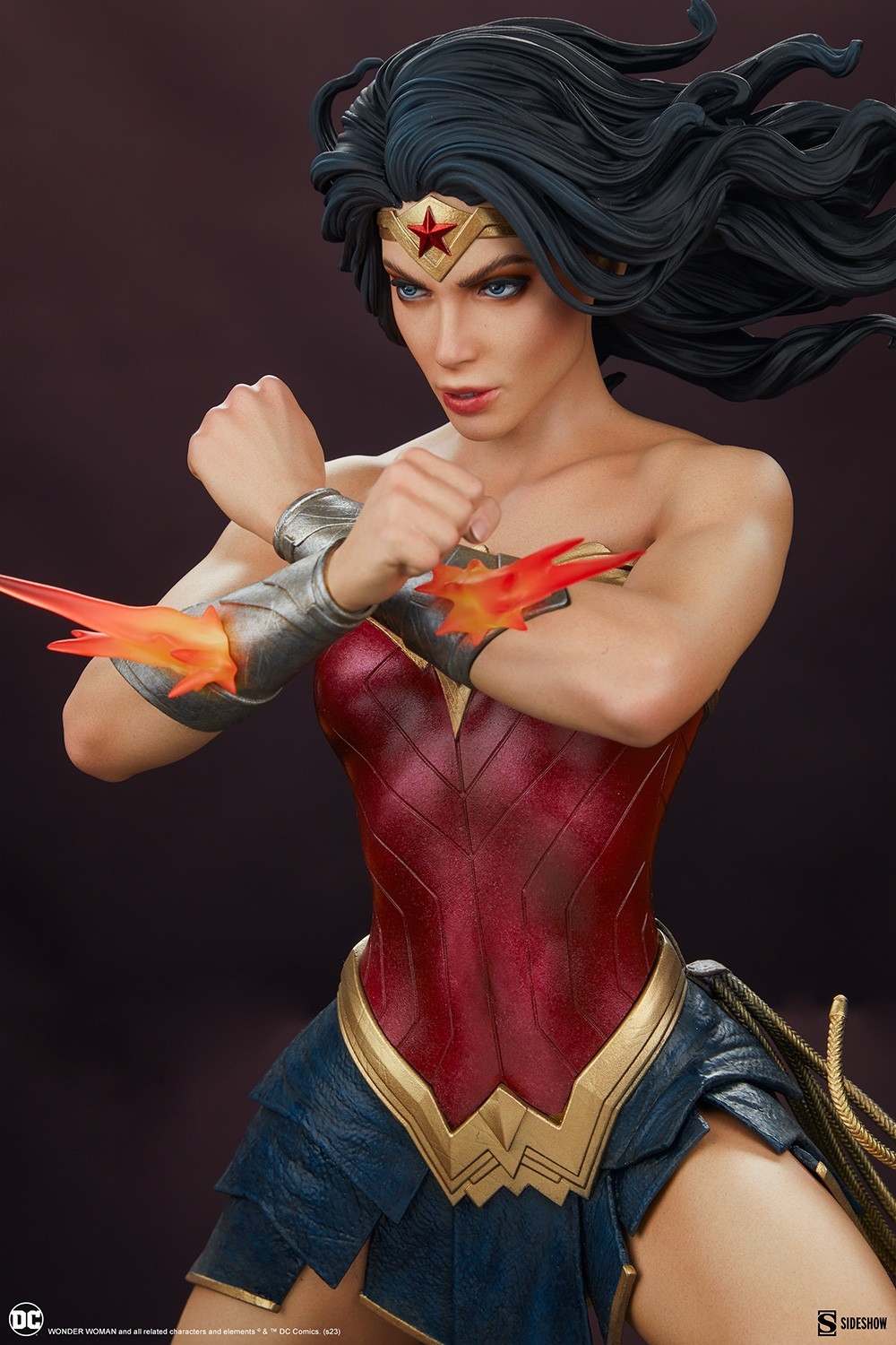 wonder-woman-saving-the-day-premium-format-figure_dc-comics_gallery_648bb2ec0bcf7.jpg