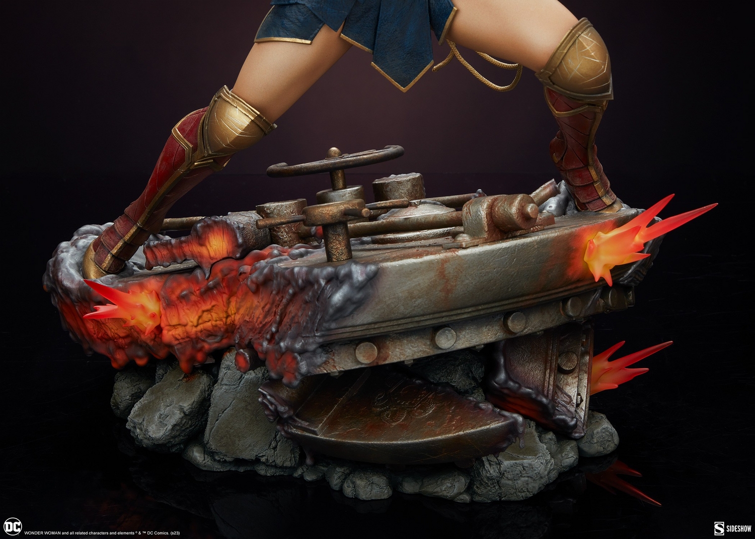 wonder-woman-saving-the-day-premium-format-figure_dc-comics_gallery_648bb2ed80680.jpg
