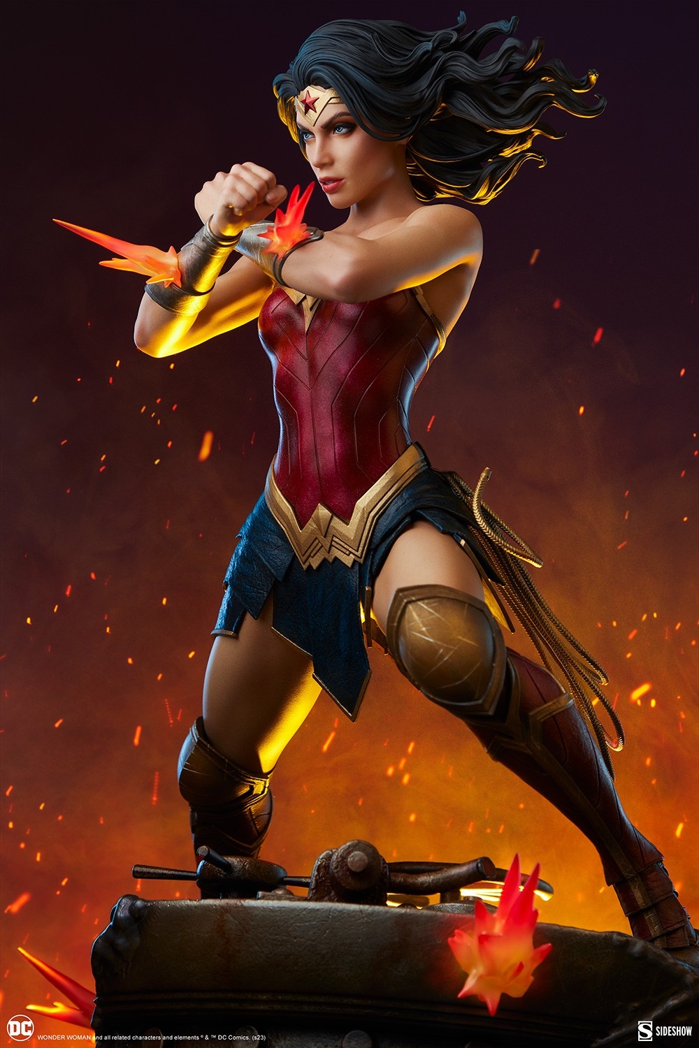 wonder-woman-saving-the-day-premium-format-figure_dc-comics_gallery_648bb2eeac773.jpg