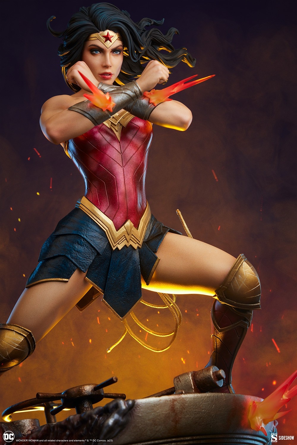 wonder-woman-saving-the-day-premium-format-figure_dc-comics_gallery_648bb2efa931c.jpg