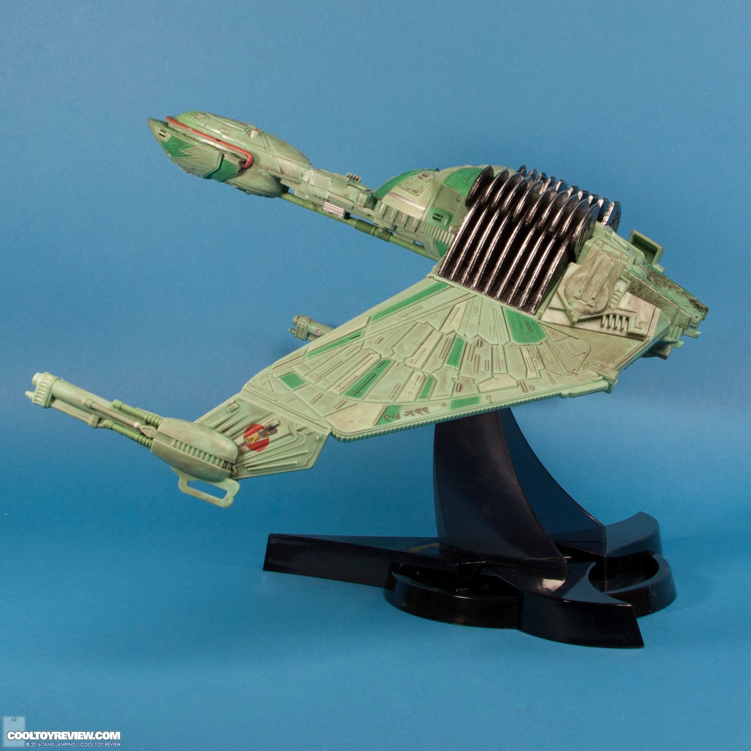 klingon-bird-of-prey-electronic-starship-diamond-select-toys-003.jpg