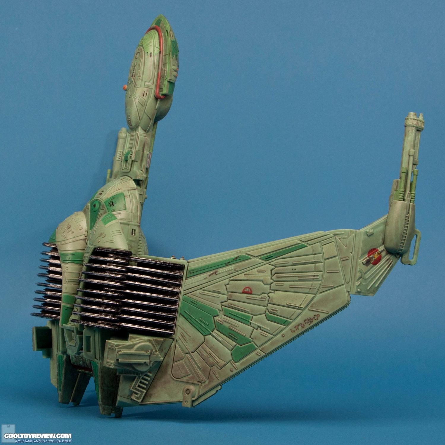 klingon-bird-of-prey-electronic-starship-diamond-select-toys-006.jpg