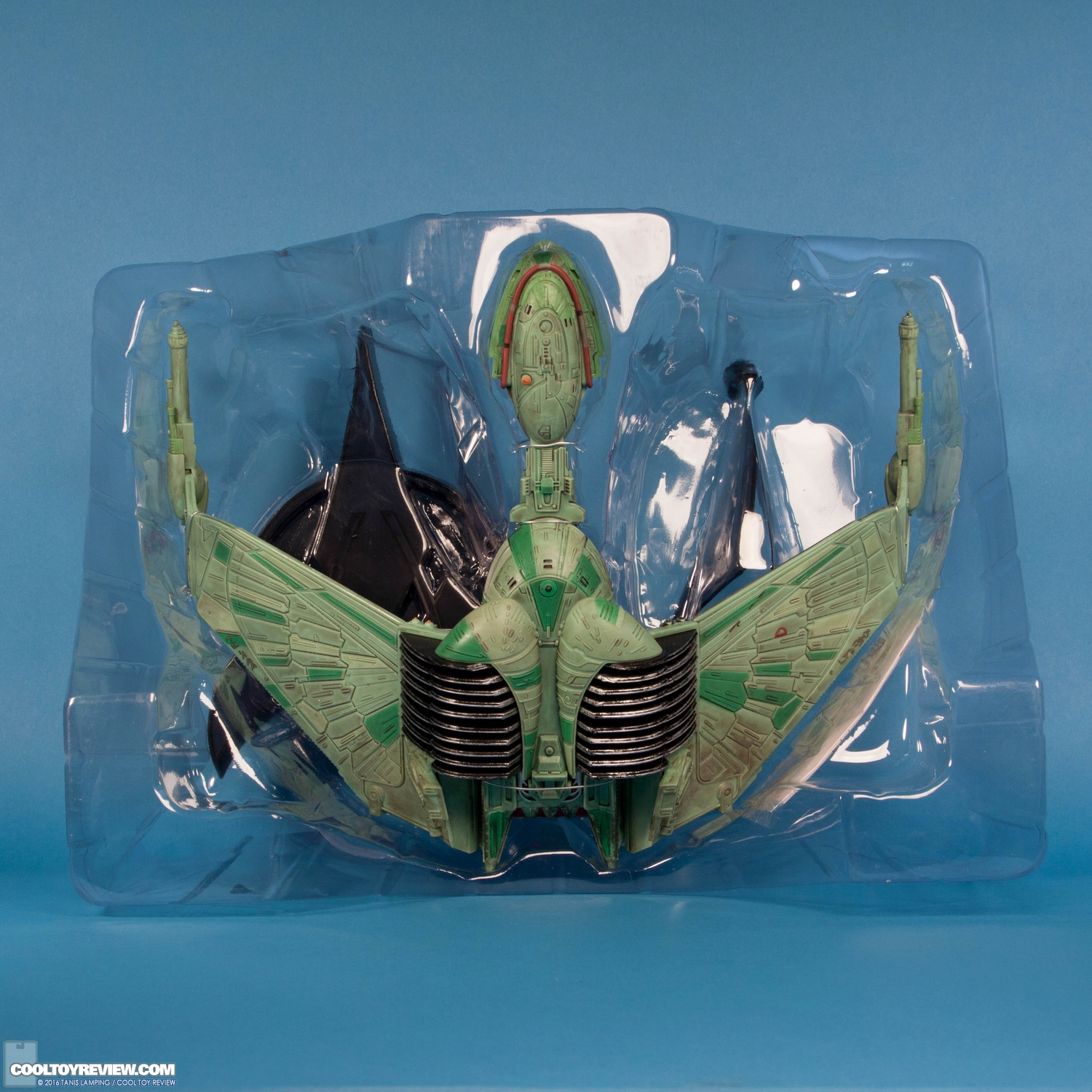 klingon-bird-of-prey-electronic-starship-diamond-select-toys-022.jpg