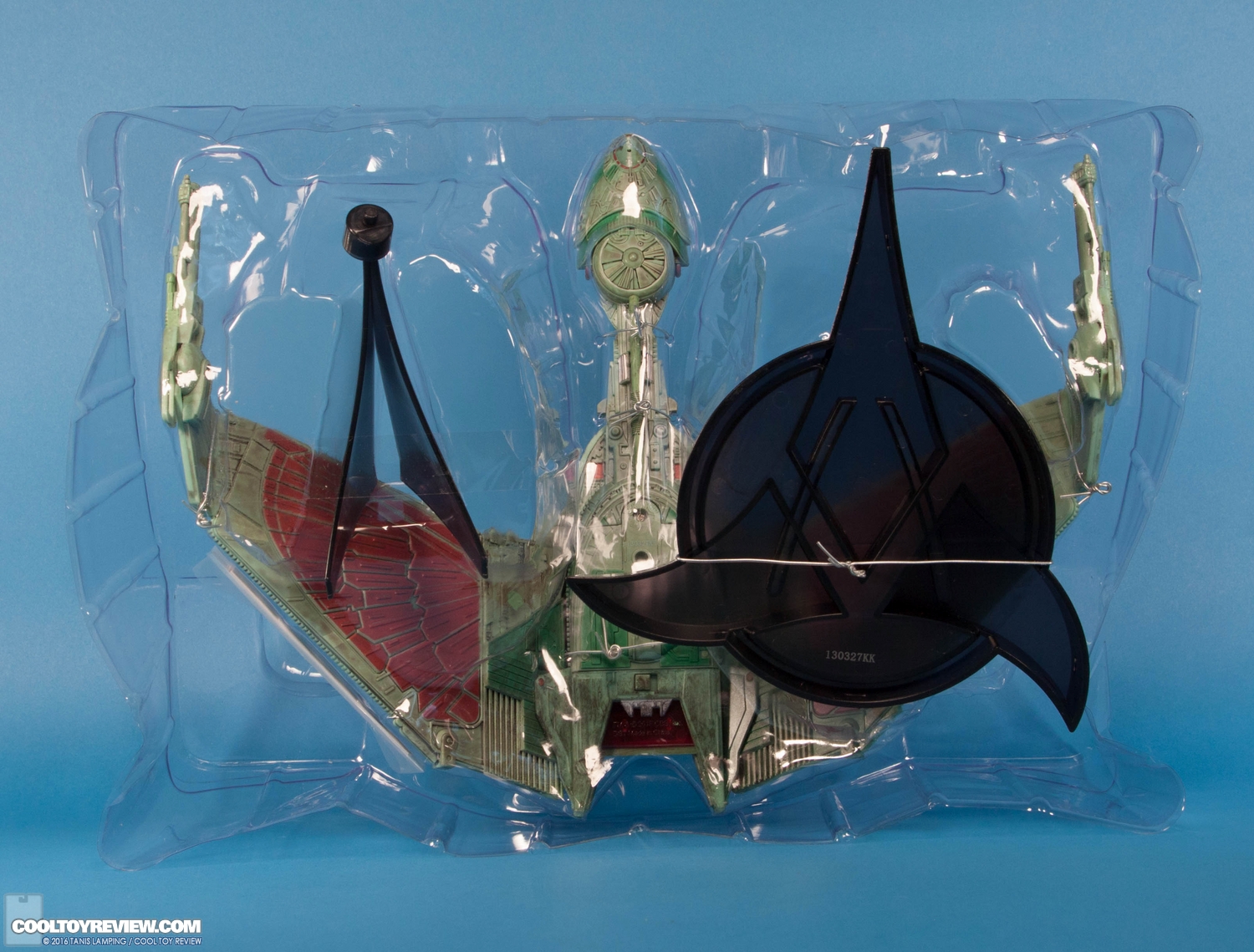 klingon-bird-of-prey-electronic-starship-diamond-select-toys-023.jpg