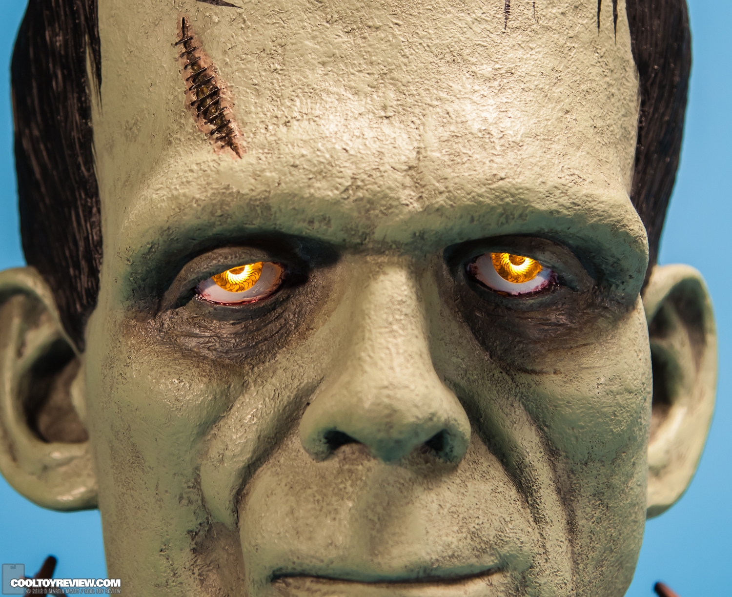 Frankenstein_Monster_Bust_Factory_Entertainment-13.jpg