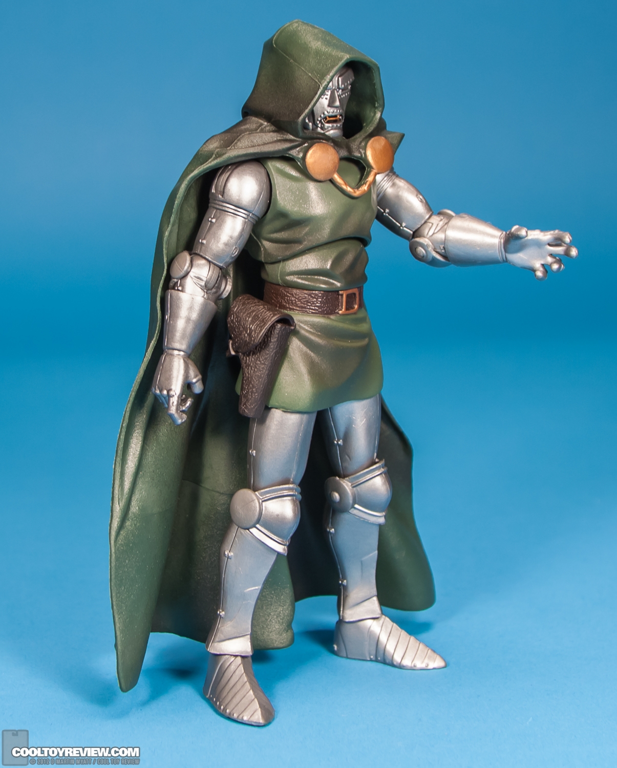 Dr_Doom_Marvel_Legends_Hasbro-02.jpg