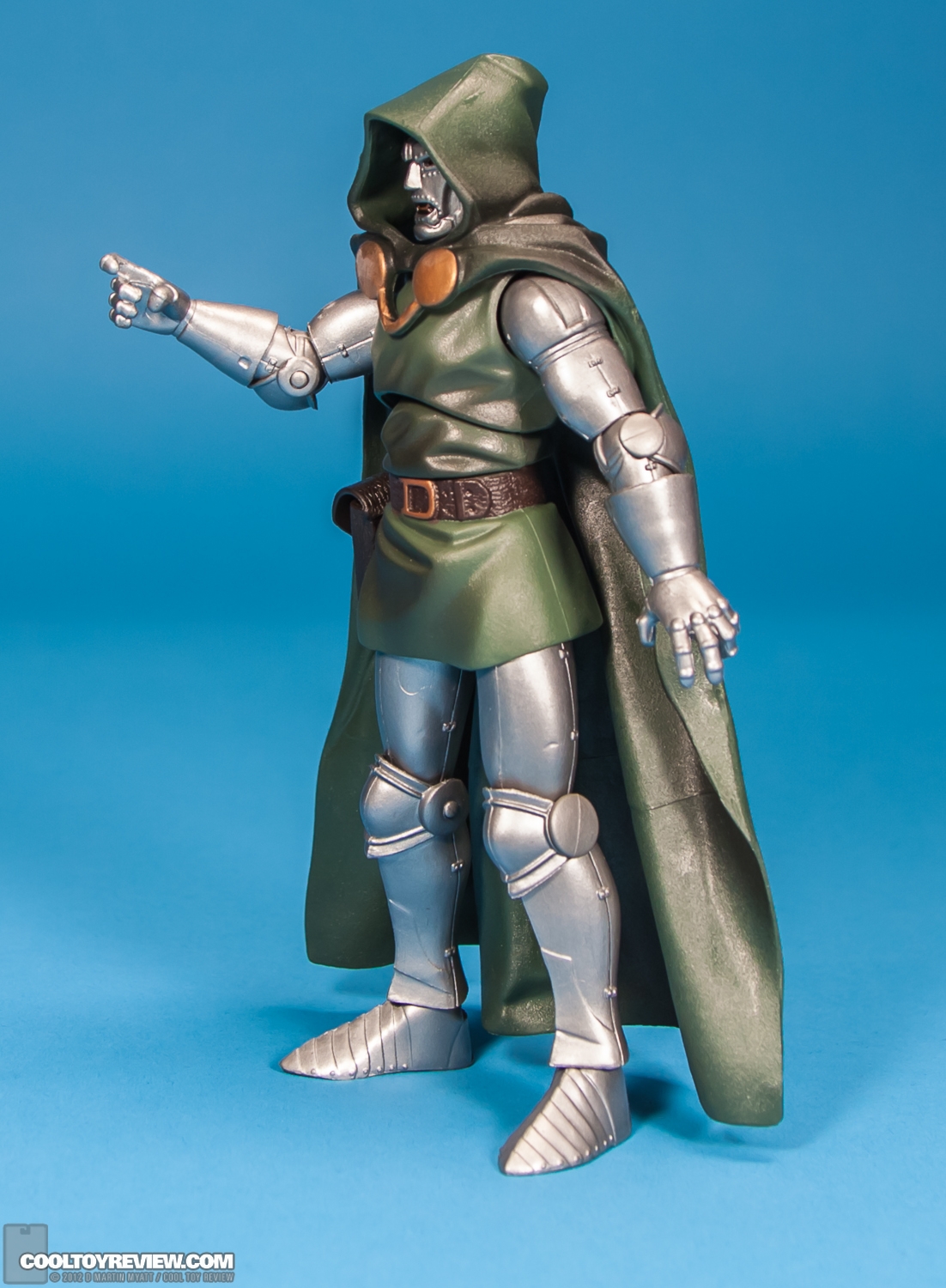 Dr_Doom_Marvel_Legends_Hasbro-03.jpg