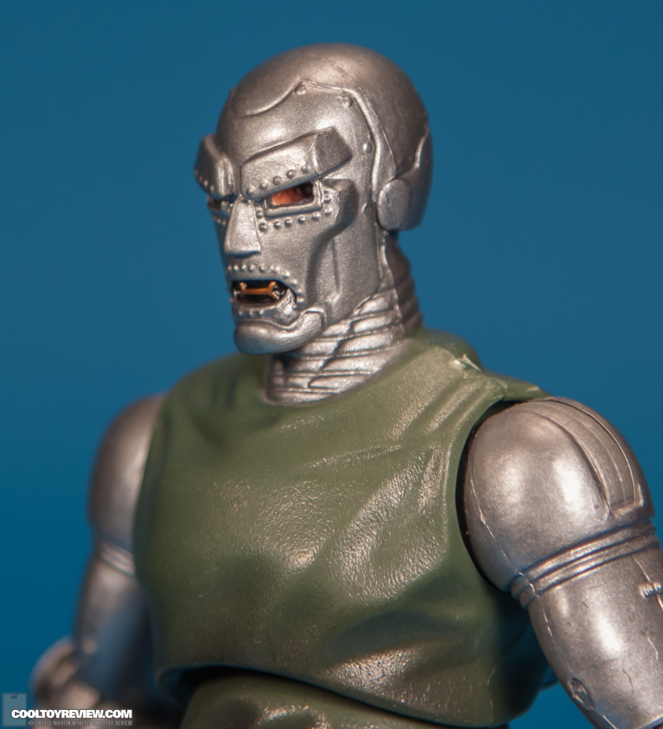 Dr_Doom_Marvel_Legends_Hasbro-11.jpg