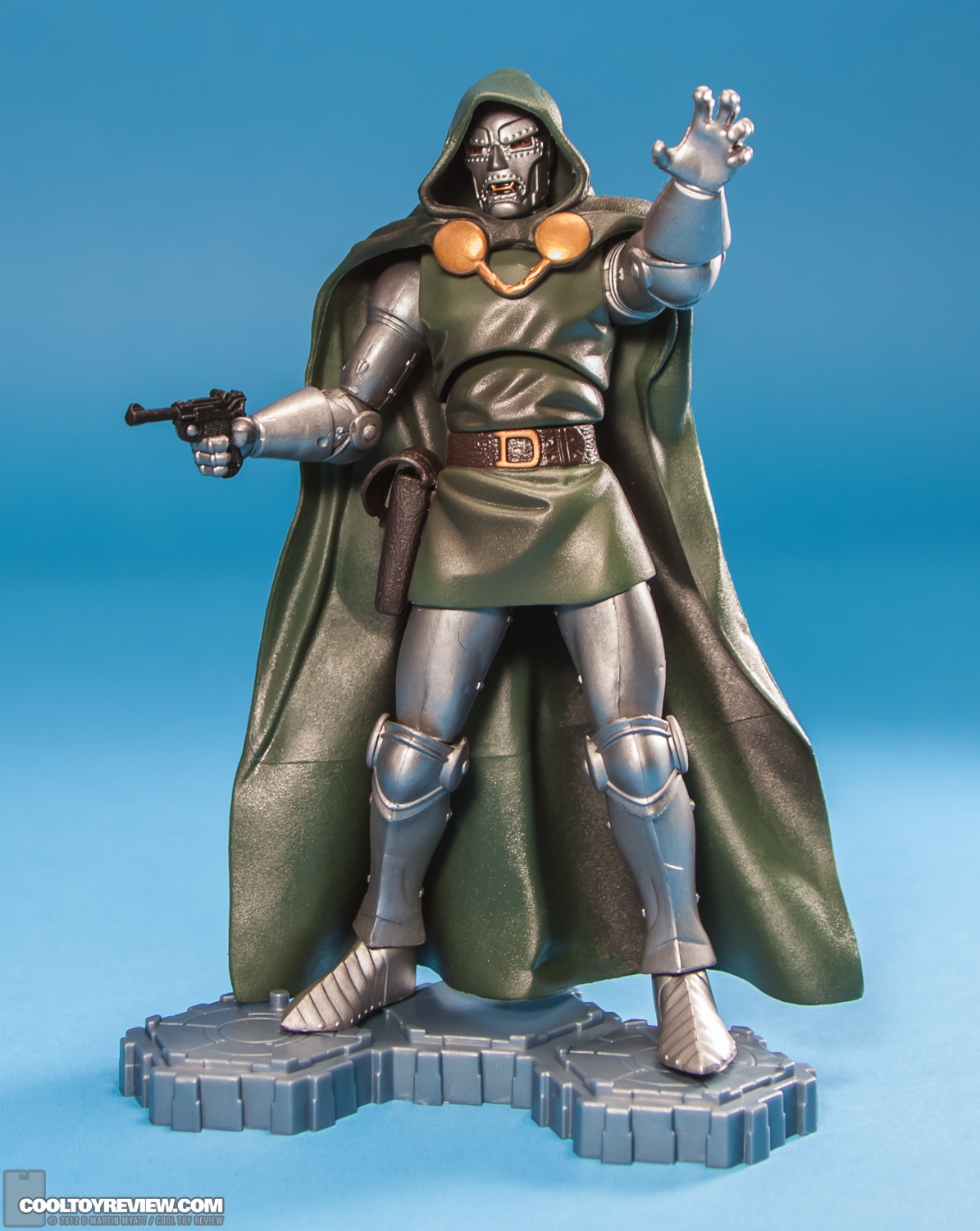 Dr_Doom_Marvel_Legends_Hasbro-19.jpg